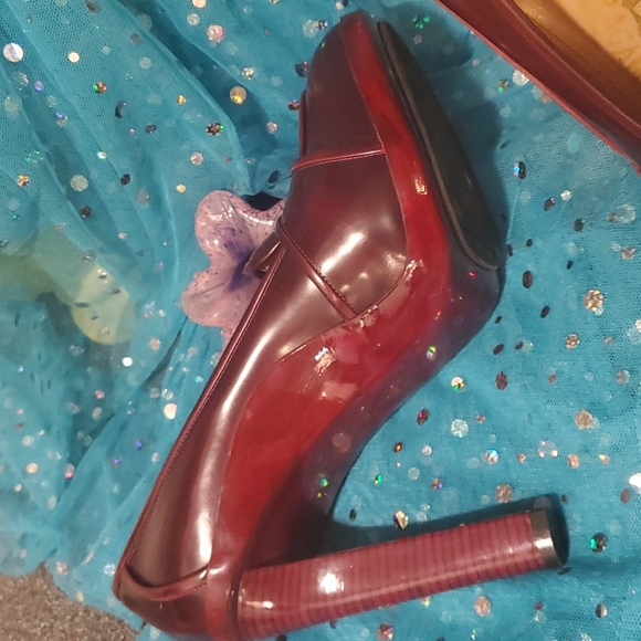 Salvatore Ferragamo Heels Shade of Red - Picture 10 of 15